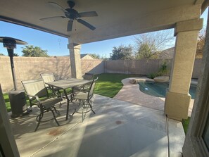 تناول الطعام بالخارج