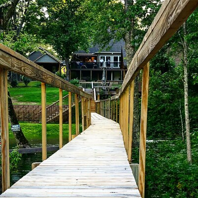 Located on Cow Shoals on the famous Little Red River, Cabin at Cow Shoals