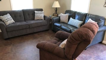 Una Smart TV, un reproductor de DVD