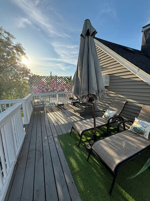 Terrace/patio - "Serene Retreat near JFK: Private Balcony, Yard, and Pool Access" (Valley Stream)