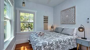 2 bedrooms, desk, iron/ironing board, free WiFi