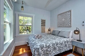 2 bedrooms, desk, iron/ironing board, free WiFi