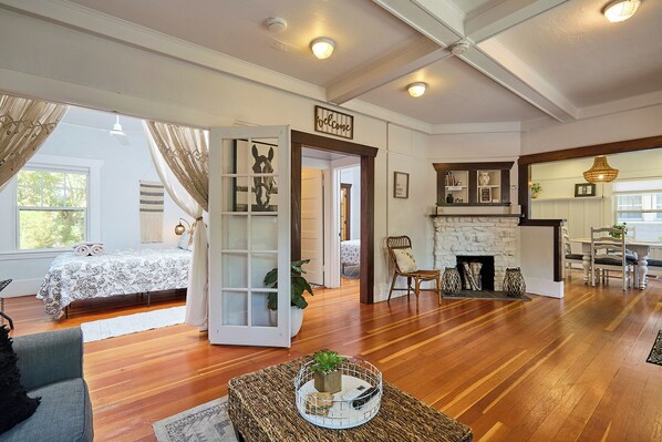 2 chambres, fer et planche à repasser, Wi-Fi gratuit, draps fournis