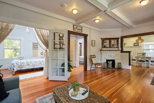Wine Country Cottage in downtown Santa Rosa, CA 