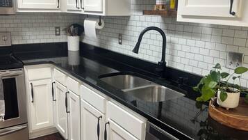 微波爐、洗碗機、咖啡機/沖茶器、廚房用具/餐具/器皿