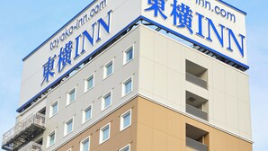 A building with signage for 'toyoko-inn.com' and '東横INN'. - Toyoko Inn Omori (Tokyo)