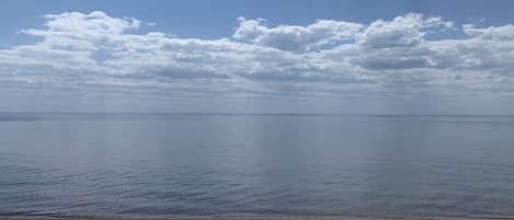 In Strandnähe, Liegestühle, Strandtücher