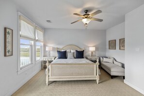4 bedrooms, desk, iron/ironing board, travel crib