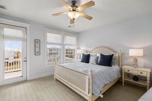 4 Schlafzimmer, Schreibtisch, Bügeleisen/Bügelbrett, Reisekinderbett