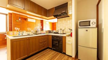 Habitación (Vacation) | Cocina privada | Refrigerador, microondas, horno y parrilla de estufa