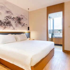 Classic Double Room | Free WiFi - Urba Hotel · Shahe North Station Liuzhou (Liuzhou)
