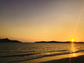 私家海滩、白沙、间海滩酒吧