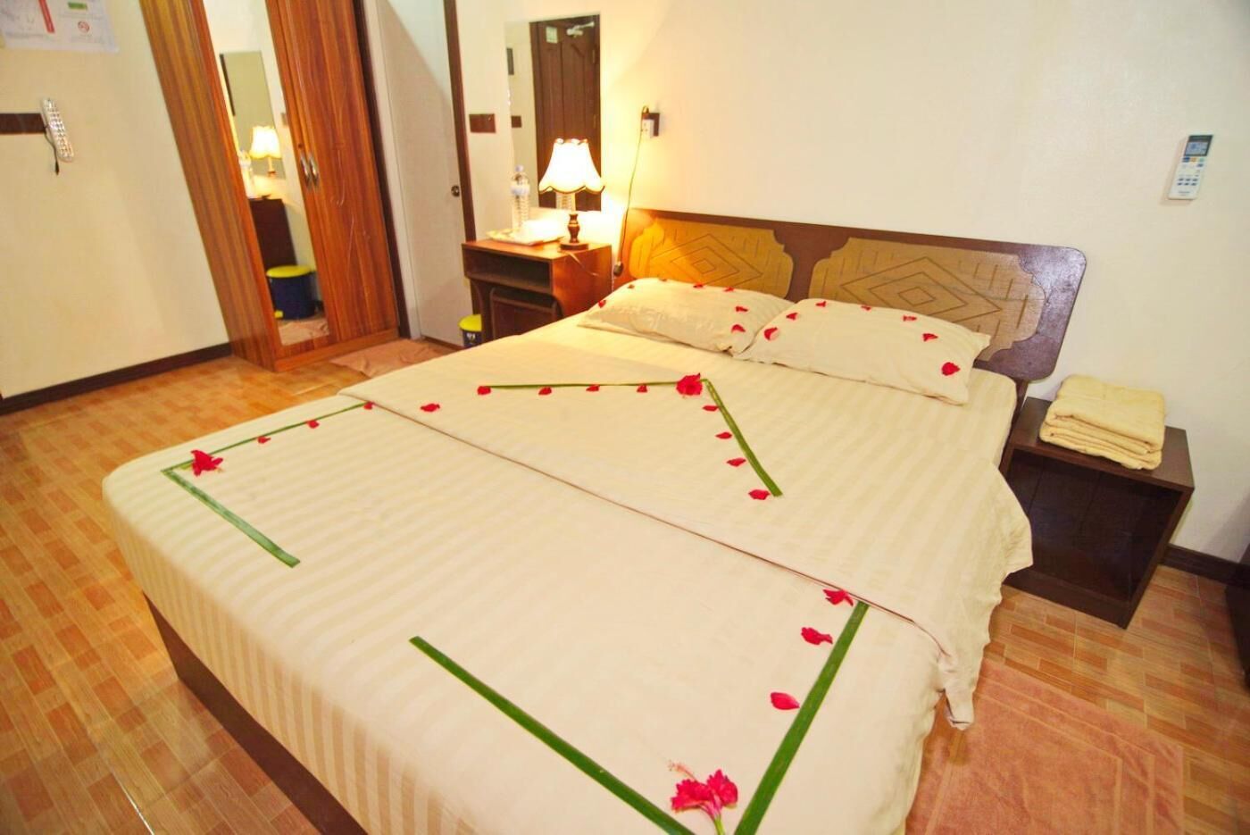 Minibar, desk, soundproofing, free WiFi