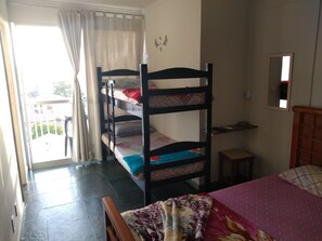 2 quartos, ferros/tábuas de passar roupa, Wi-Fi, roupa de cama