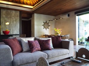 TV, DVD player, aparelho de som