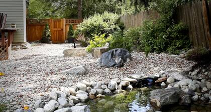 Charming Cottage by the Lake - Family & Pet Friendly - Fort Grounds Neighborhood