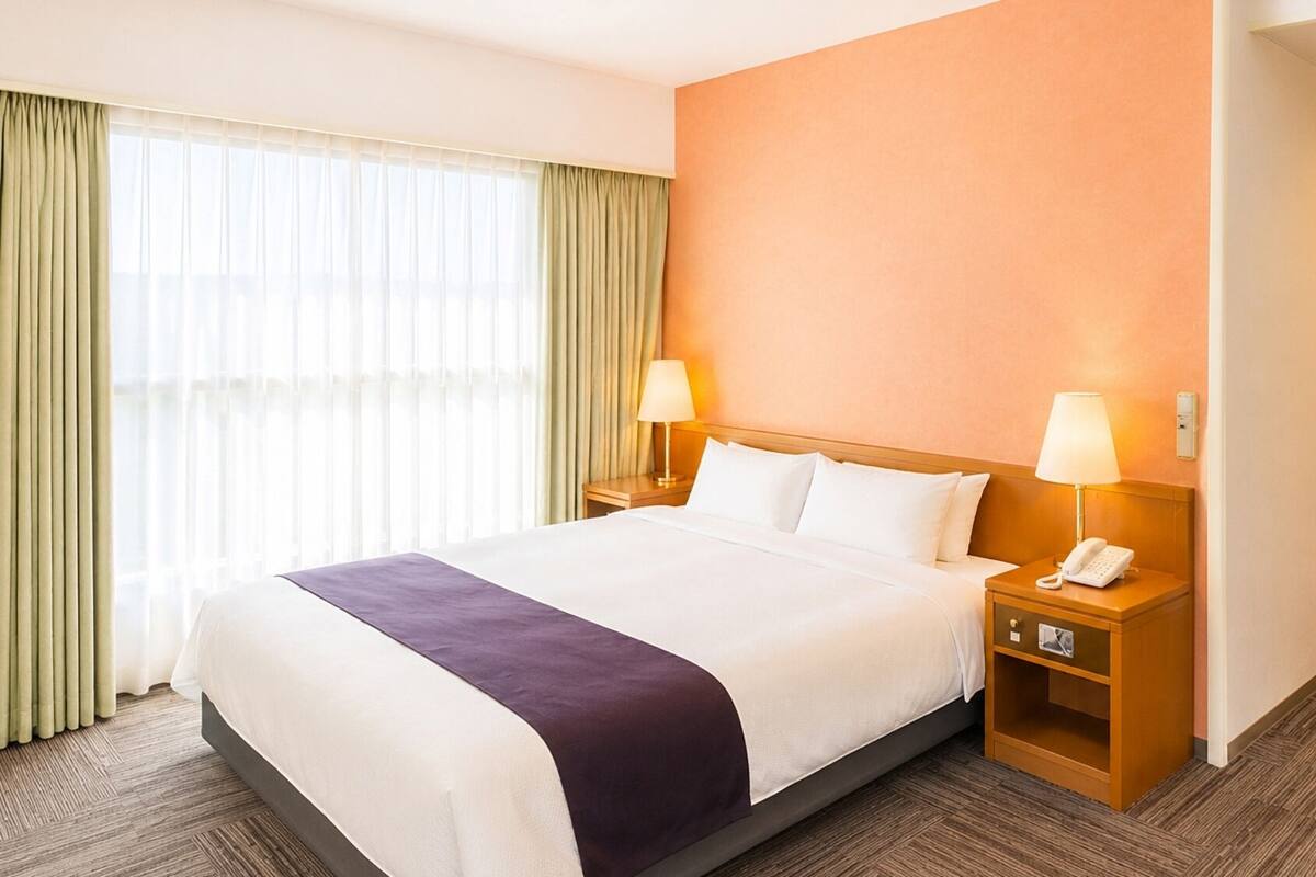 WiFi (free), bed sheets
