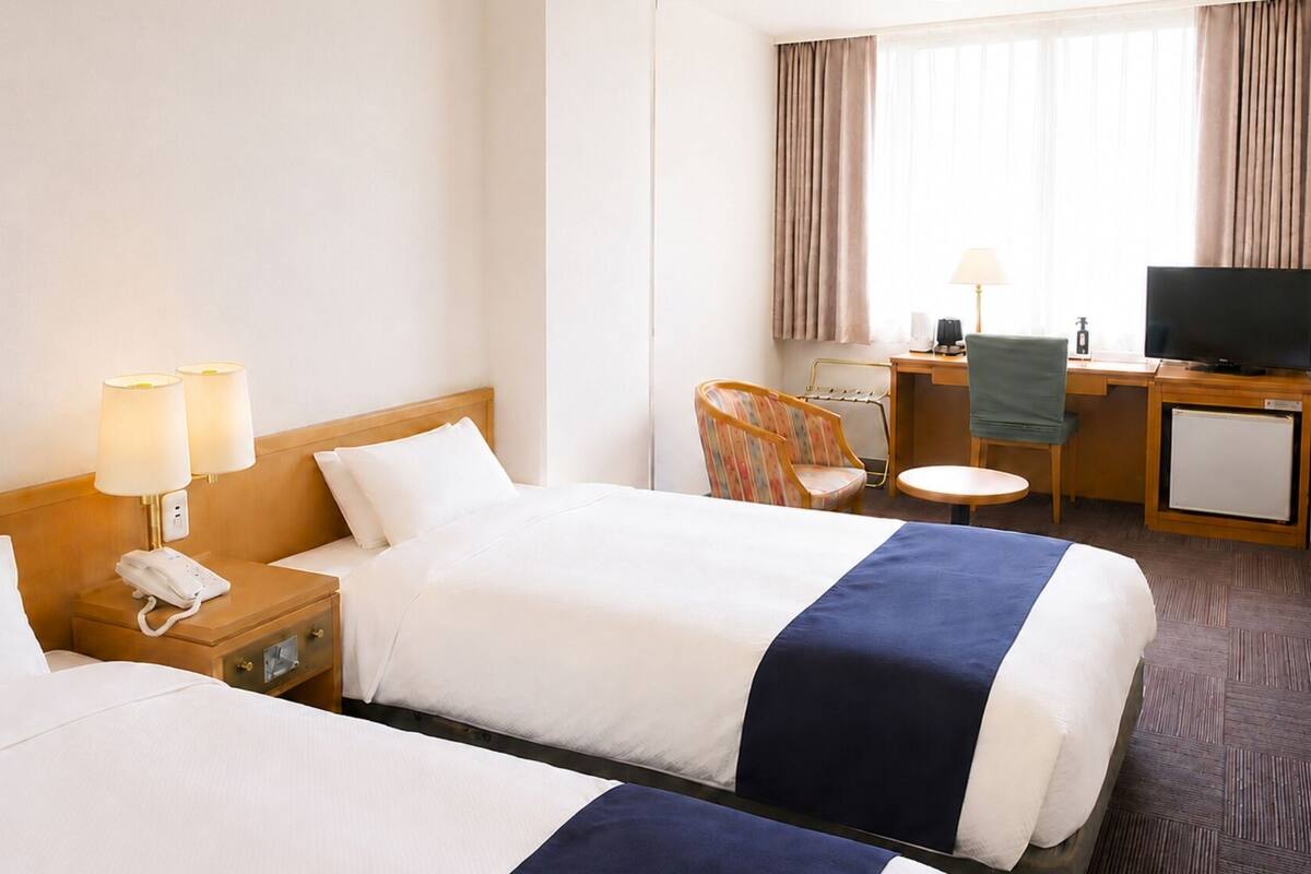 WiFi (free), bed sheets