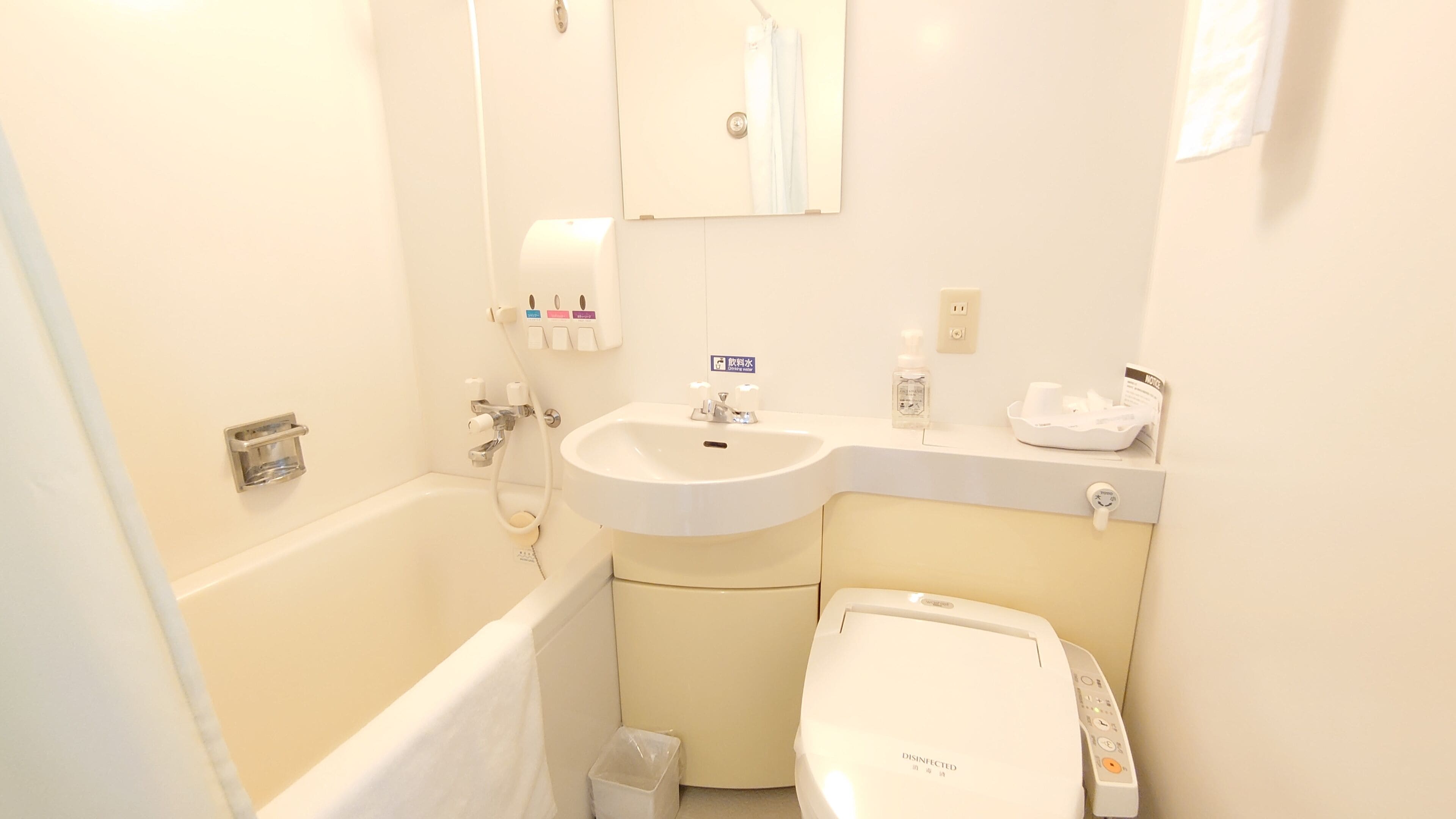 combined shower/bathtub, free toiletries, hair dryer, slippers