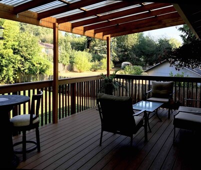 Extended Stay • Walk to Restaurants Cafés & Food Carts  • Patio Large Yard • Pet