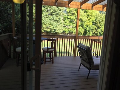 Relaxing Home West Linn Fencd Yard Walk to Restaurants 20 min Dtown Portland Pet