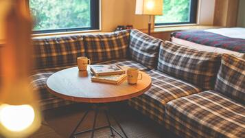 Deluxe Twin Room, Non Smoking | Living area | Flat-screen TV