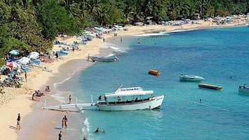 Una playa cerca
