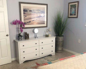 3 habitaciones, tabla de planchar con plancha, wifi y ropa de cama 
