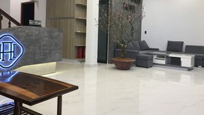 منطقة الجلوس في الردهة
