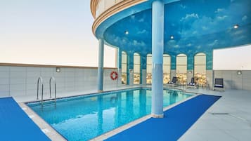 Outdoor pool, pool loungers