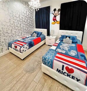 9 Schlafzimmer, Schreibtisch, Bügeleisen/Bügelbrett, kostenloses WLAN