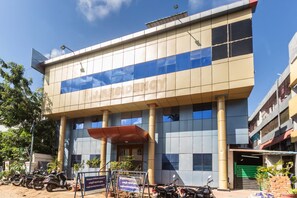 Exterior - Capital O 64938 Pearl Hotel (Chennai)