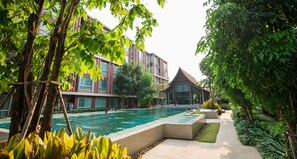 Outdoor pool - DVieng Luxury Condo (Chiang Mai)