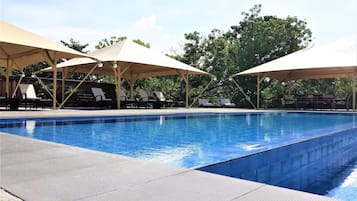 Outdoor pool, free cabanas, pool umbrellas