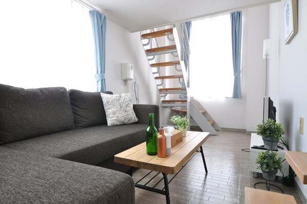 Appartement, 2 slaapkamers | Woonruimte | Flatscreentelevisie