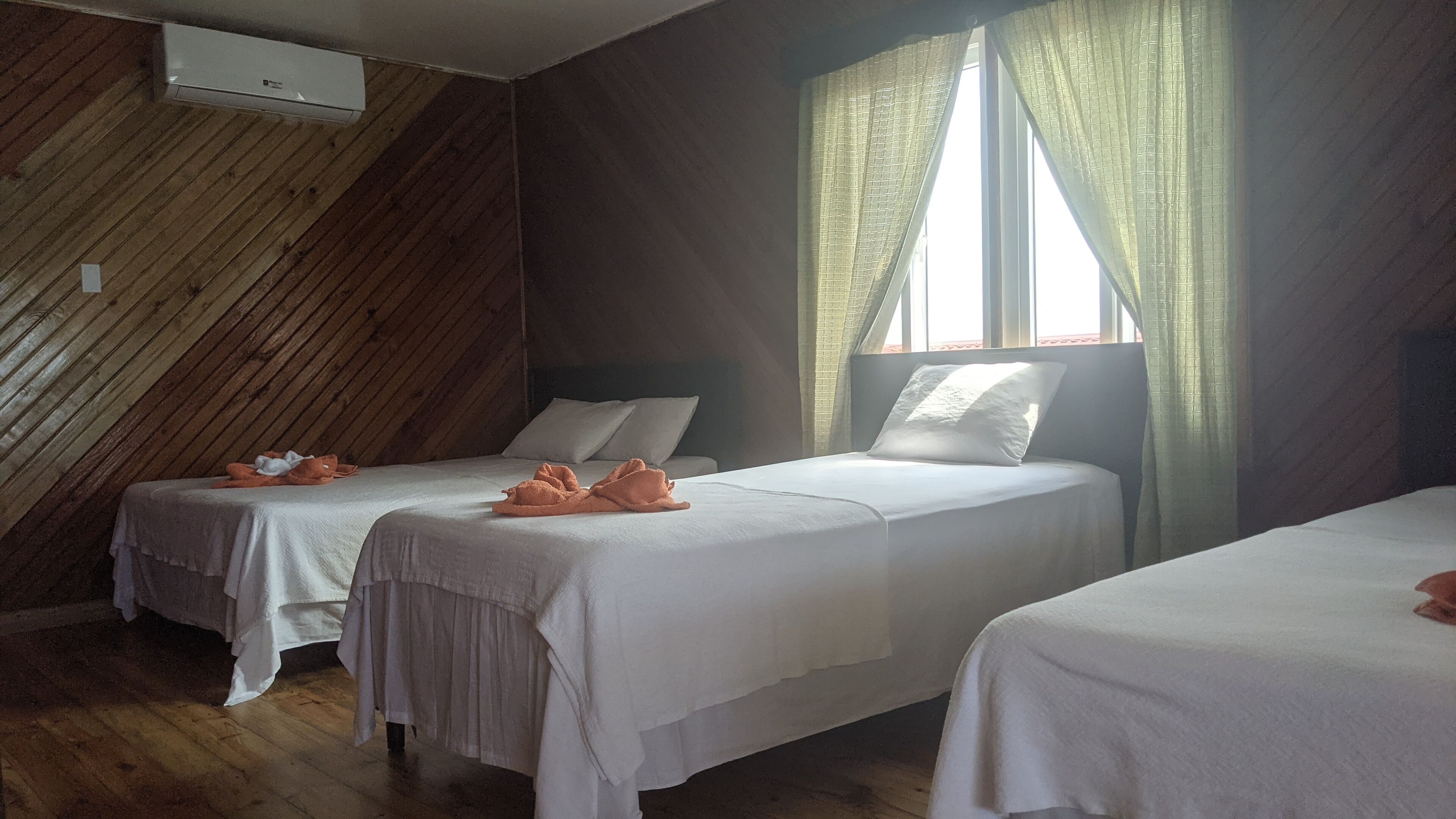 free wifi, bed sheets