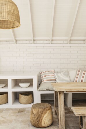 Interior - Beautiful Family Home with large swimming pool (Seaforth)