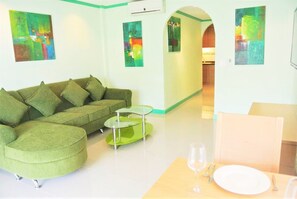 Apartment | Living room | 30-inch TV with digital channels, ping pong