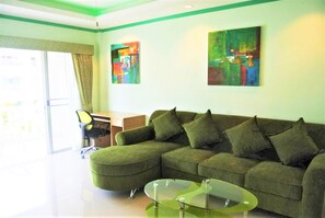 Apartment | Living room | 30-inch TV with digital channels, table tennis - Corner 1 Bedroom Condo (Pattaya)