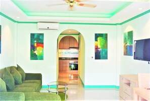 Apartment | Living room | 30-inch TV with digital channels, ping pong