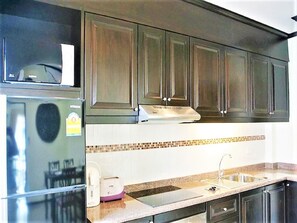 อพาร์ทเมนท์ | ครัวส่วนตัว | ตู้เย็น, ไมโครเวฟ, เตาอบ, เตาประกอบอาหาร