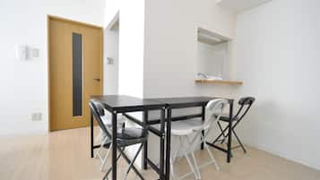 1 Bedroom Apartment | In-room dining