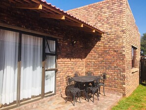 Vista frontal de la propiedad