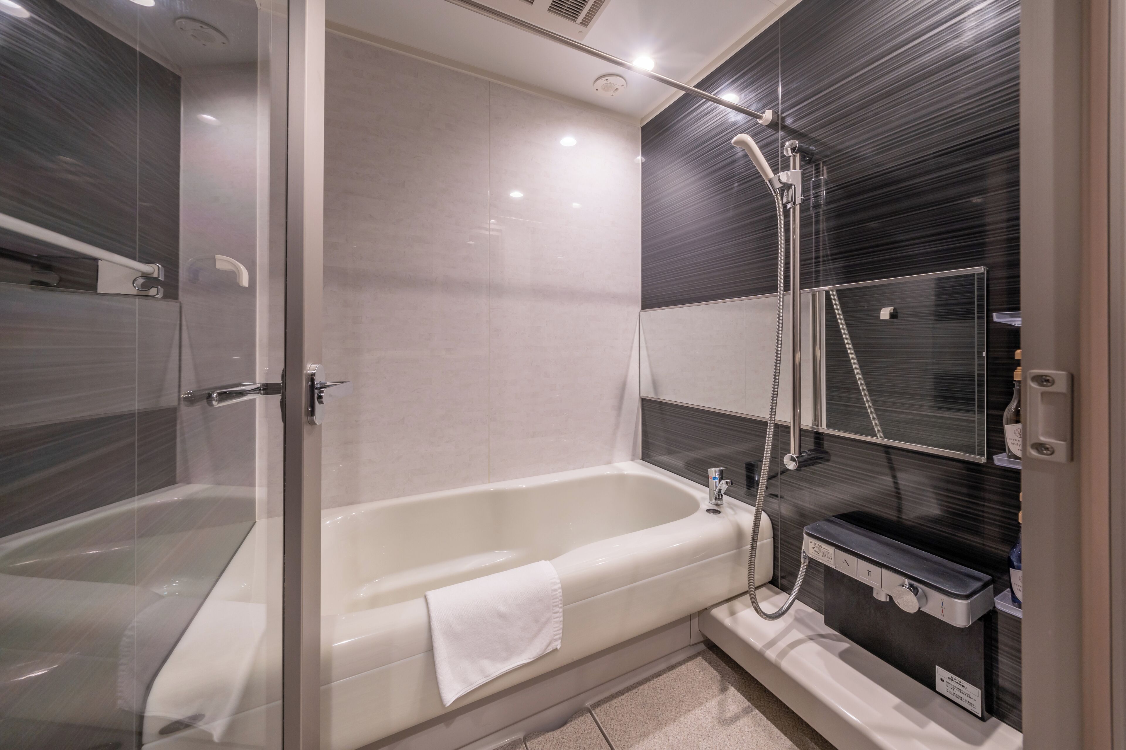 Design Suite, Non Smoking | Bathroom | Separate tub and shower, free toiletries, hair dryer, slippers
