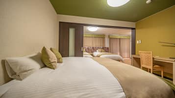 2 bedrooms, in-room safe, desk, blackout drapes