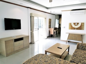 Apartment | Living room | 30-inch TV with digital channels, table tennis
