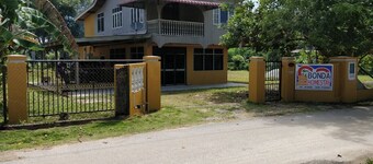 ボンダホームステイエンターテインハウス