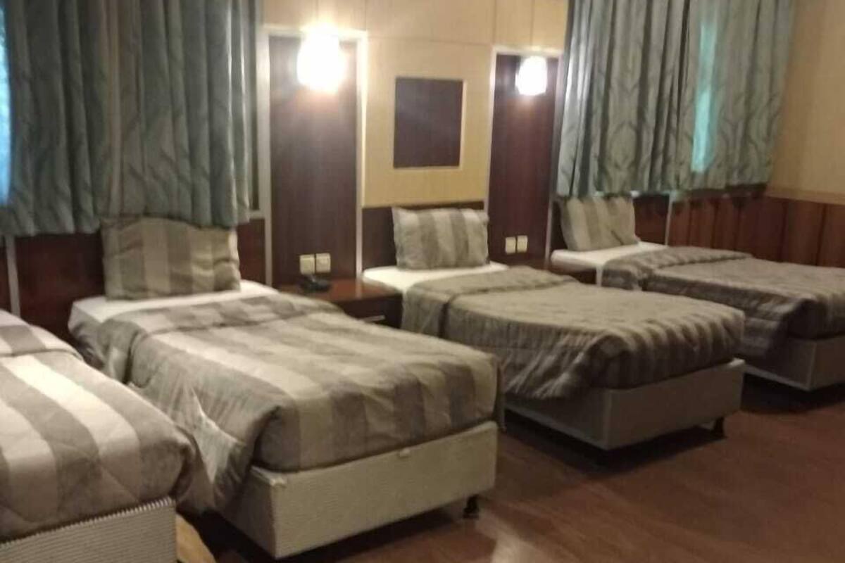 Habitación cuádruple estándar | Wifi gratis y ropa de cama 