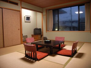Japanese Style Room for 4 Guests | In-room safe, bed sheets
