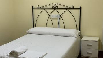 Chambre Double ou avec lits jumeaux | Bureau, Wi-Fi gratuit, draps fournis